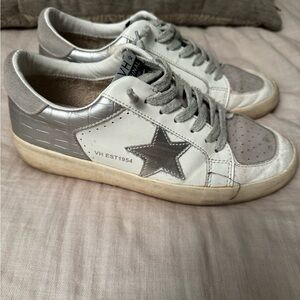 VINTAGE HAVANA Kenna Croc Silver White Star Sneakers 7.5